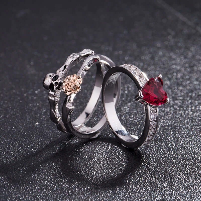 Ring met schedel- en liefdesmotief