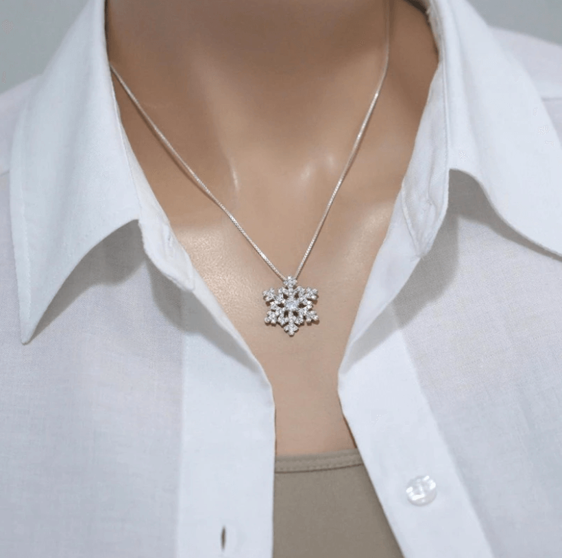 Ketting met sneeuwvlokhanger