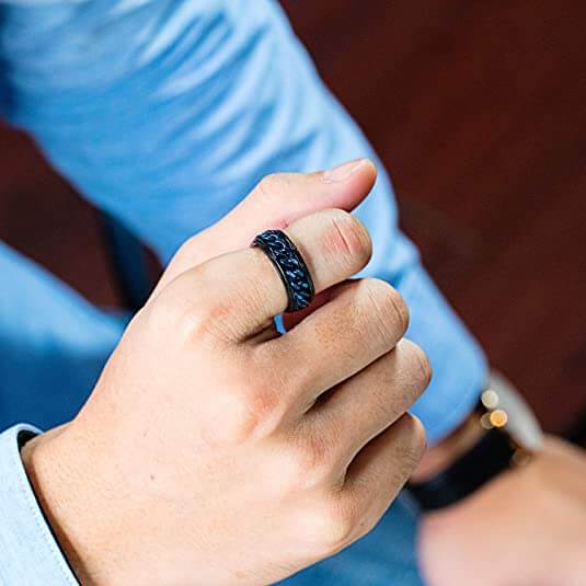 Ring met kettingontwerp
