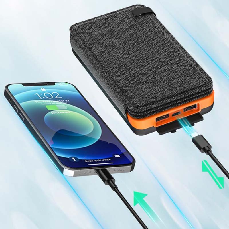 Zonne-energie powerbank met 4 panelen en 3 usb-uitgangen