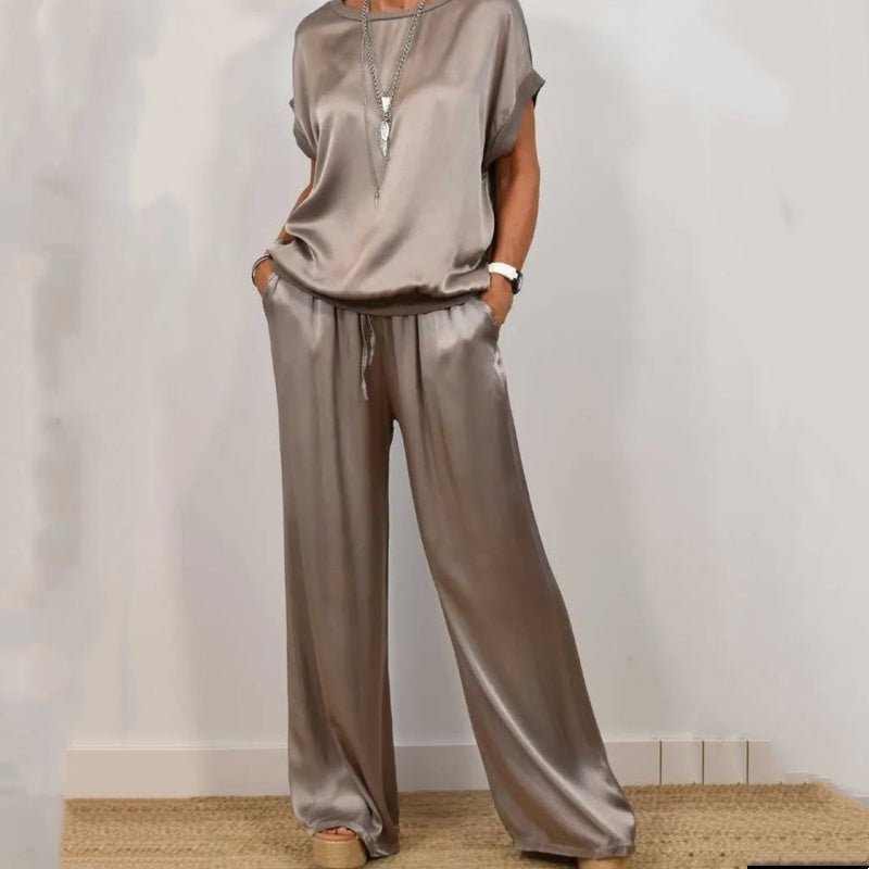 Tweedelige set met losse blouse en wijde broek