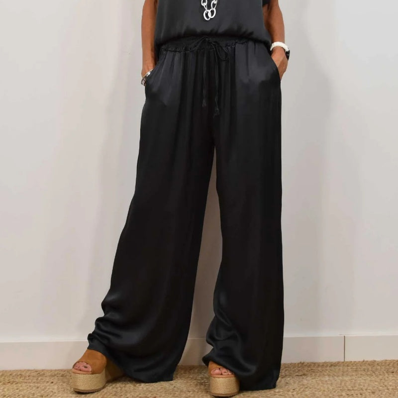 Tweedelige set met losse blouse en wijde broek