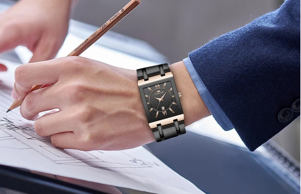 Vierkant horloge in goudkleur