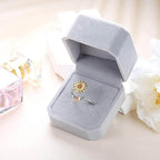 Ring met bloemen- en bijenmotief