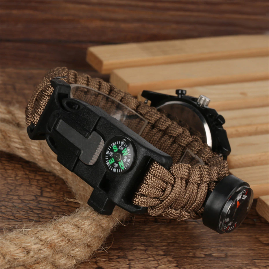 Overlevingshorloge in militaire stijl