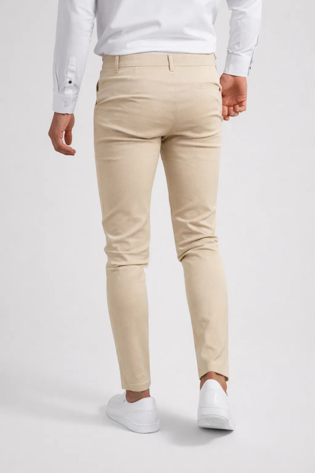 Elton | Slim-fit herenchino met taps toelopende pijpen