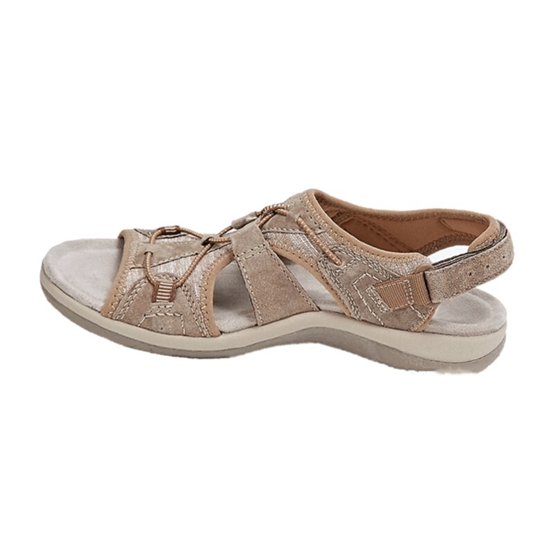 Lichte sandalen met verstelbare bandjes en gevormd voetbed