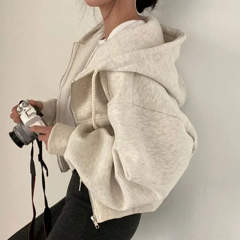 Kort dames vest met capuchon en oversized pasvorm — afbeelding 10