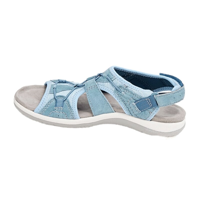 Lichte sandalen met verstelbare bandjes en gevormd voetbed