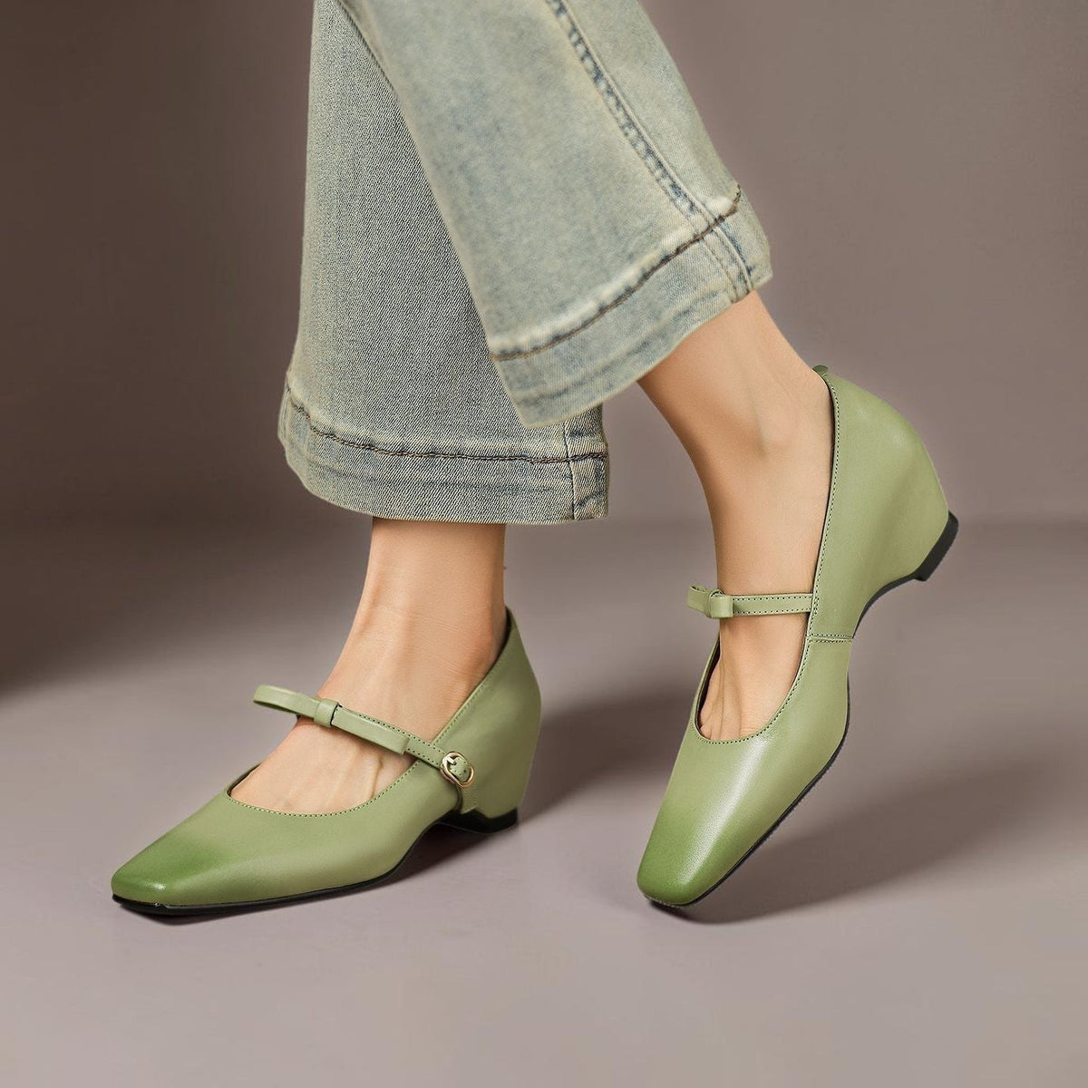 Mary Jane-pumps met strikband en verborgen blokhak