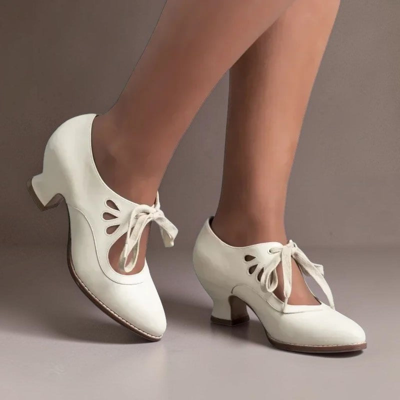 Mary Jane-pumps met veterdetail en verstelbare instapband