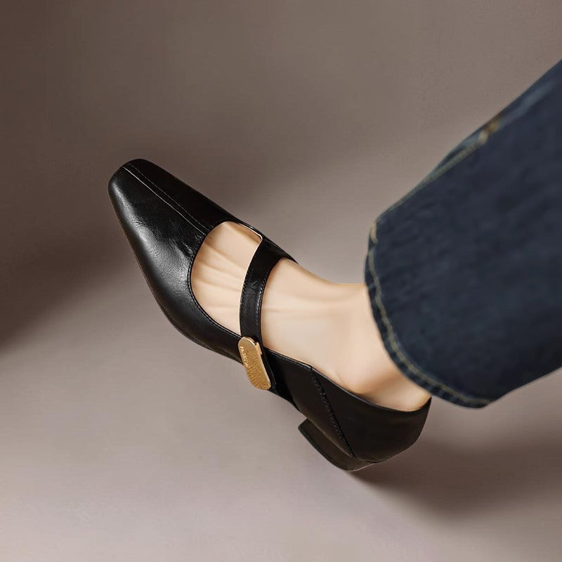Mary Jane-pumps van leer met vierkante neus en goudkleurig bitdetail