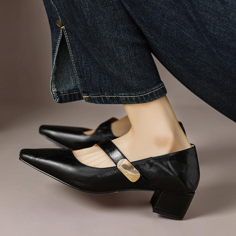 Mary Jane-pumps van leer met vierkante neus en goudkleurig bitdetail