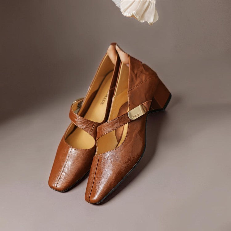 Mary Jane-pumps van leer met vierkante neus en goudkleurig bitdetail
