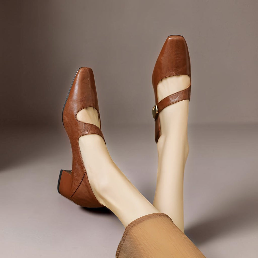 Mary Jane-pumps van leer met vierkante neus en goudkleurig bitdetail