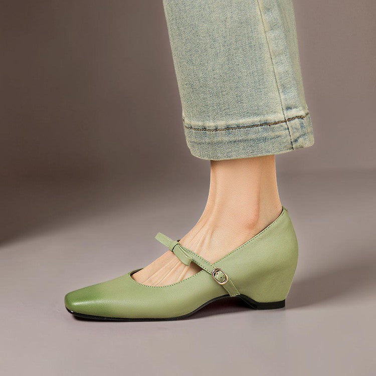 Mary Jane-pumps met strikband en verborgen blokhak