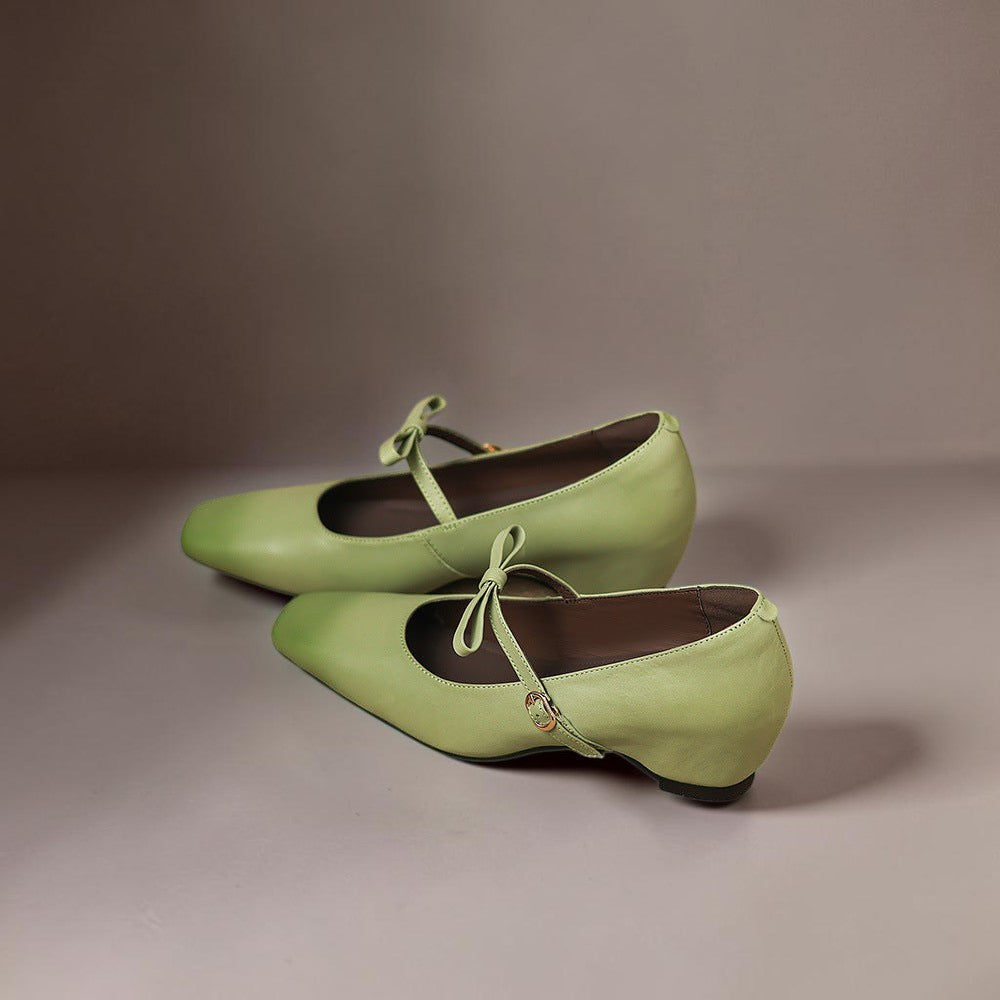 Mary Jane-pumps met strikband en verborgen blokhak