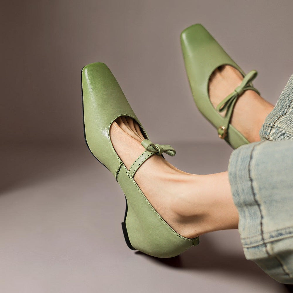 Mary Jane-pumps met strikband en verborgen blokhak