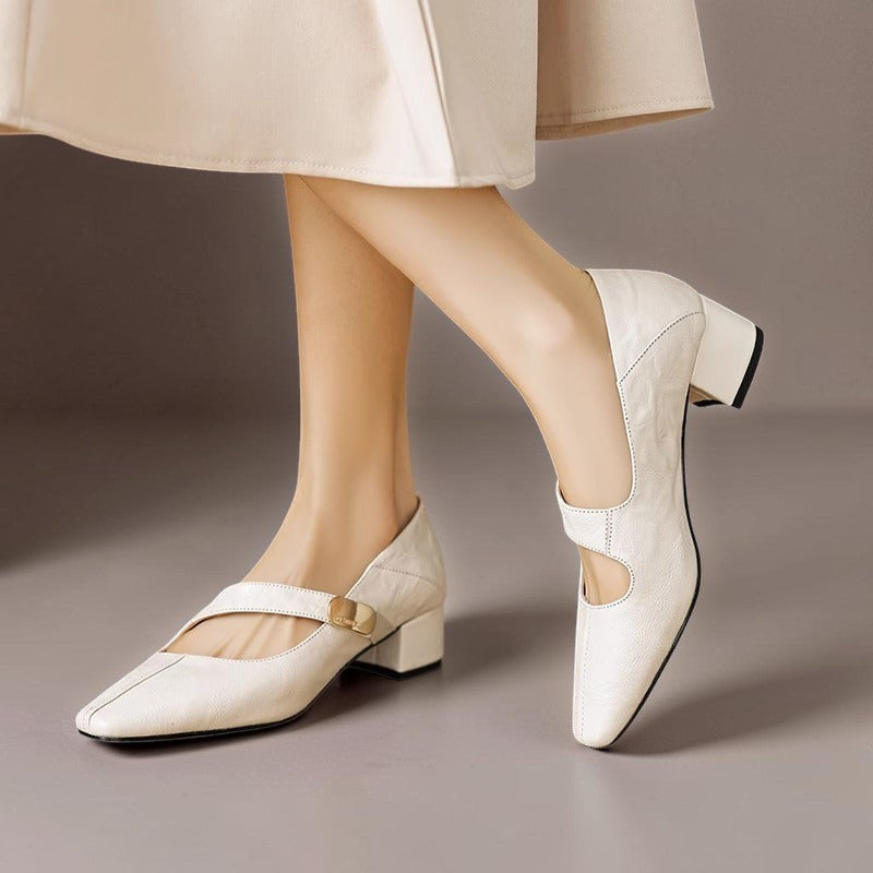 Mary Jane-pumps van leer met vierkante neus en goudkleurig bitdetail