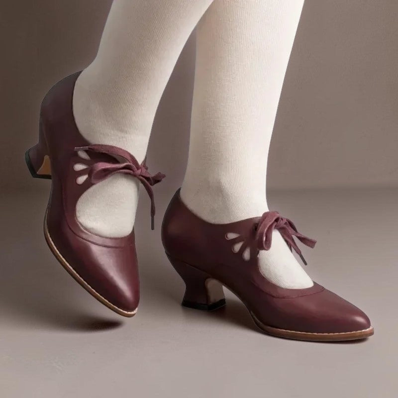 Mary Jane-pumps met veterdetail en verstelbare instapband