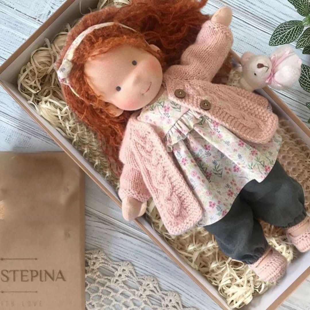 Waldorf-pop van natuurlijke materialen – 30 cm groot