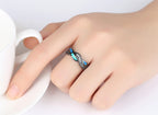 Blauwe ring met golfmotief