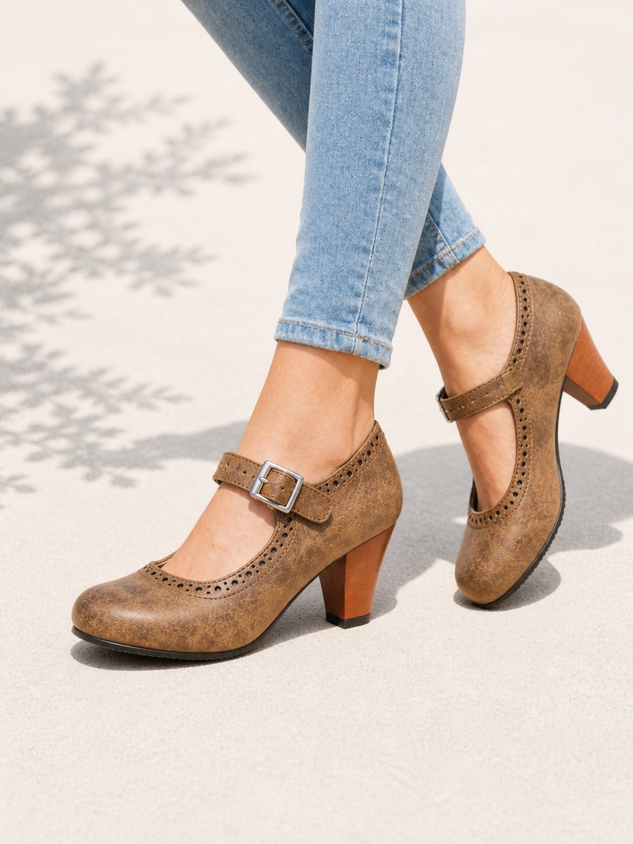 Mary-janes voor dames met blokhak, brogue-details en gespbandje