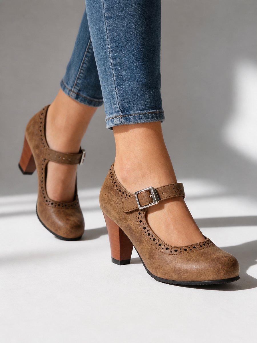 Mary-janes voor dames met blokhak, brogue-details en gespbandje