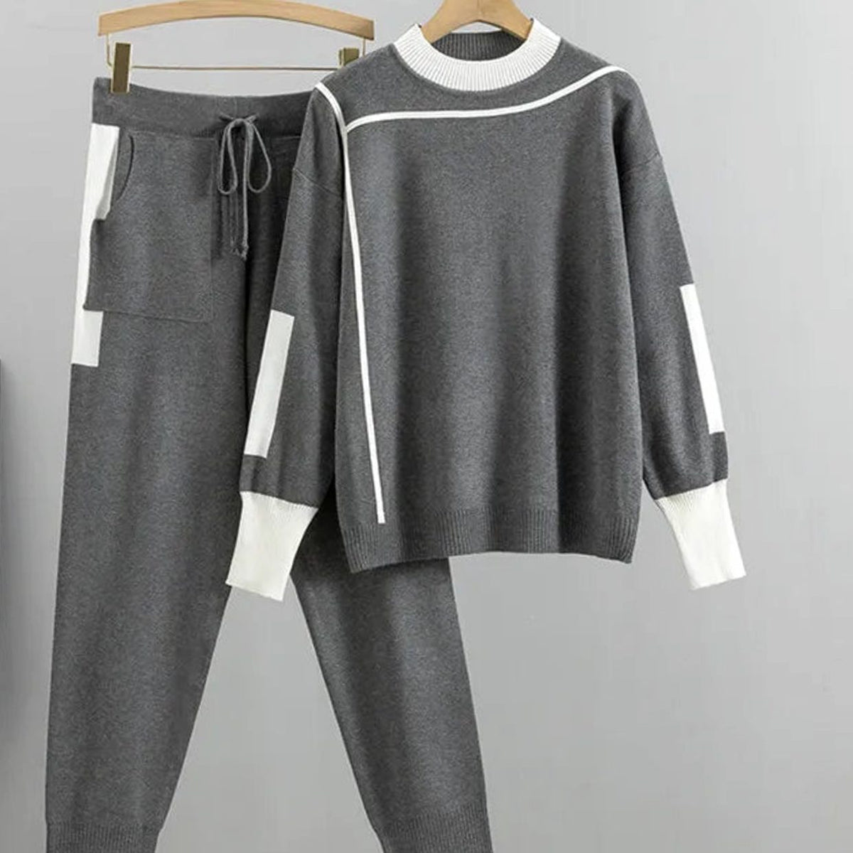 Oline | Tweedelige gebreide damesset met trui en joggingbroek