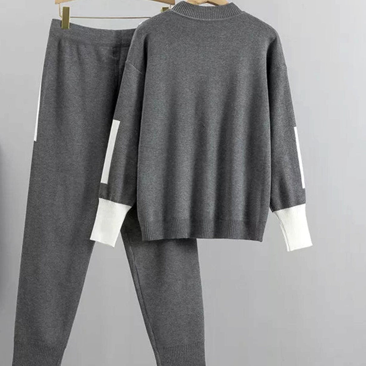 Oline | Tweedelige gebreide damesset met trui en joggingbroek