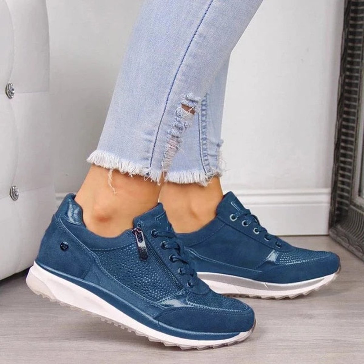 Suède damessneakers met veters en zijrits