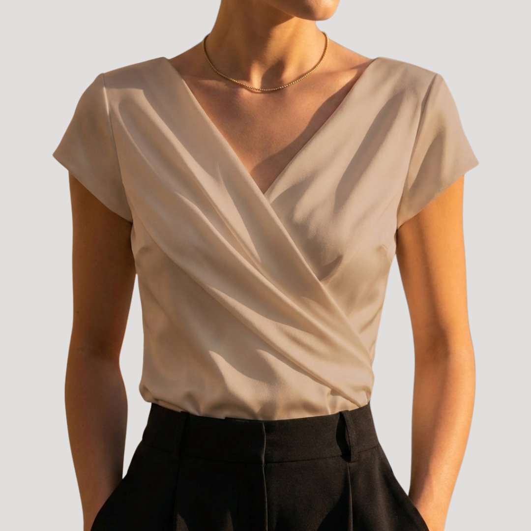 Apollonia | Damesblouse met gedrapeerde overslag en kapmouwen