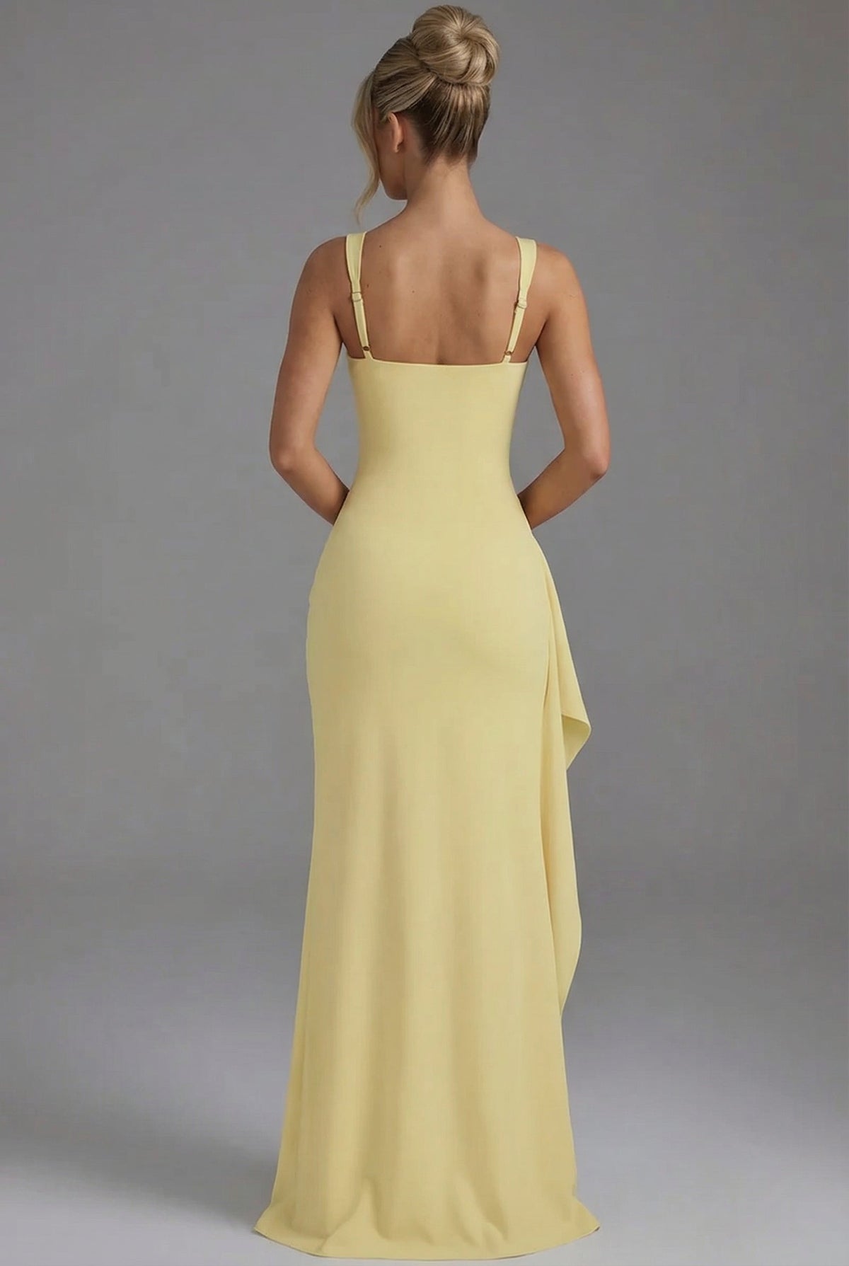 Ivonne | Aansluitende maxi-slipdress met open rug en zijsplit