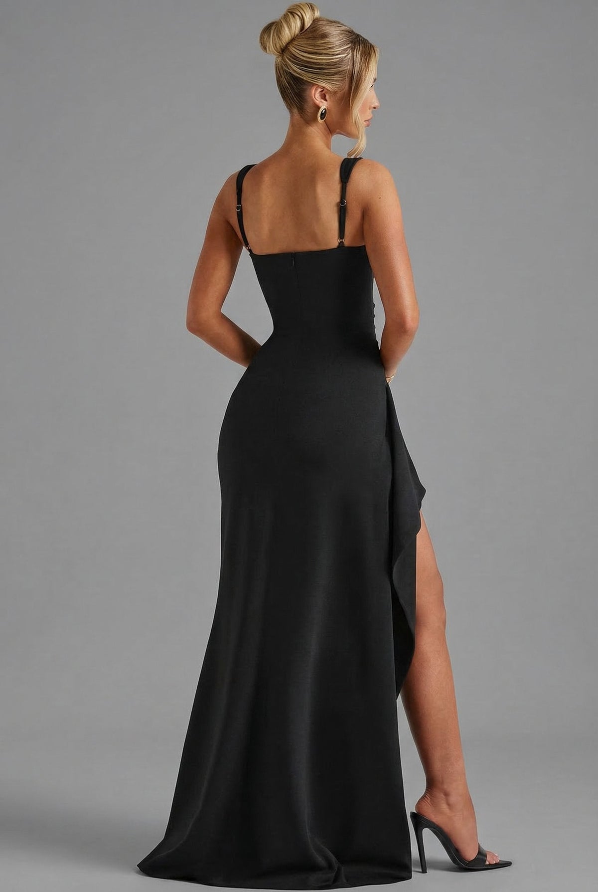 Ivonne | Aansluitende maxi-slipdress met open rug en zijsplit