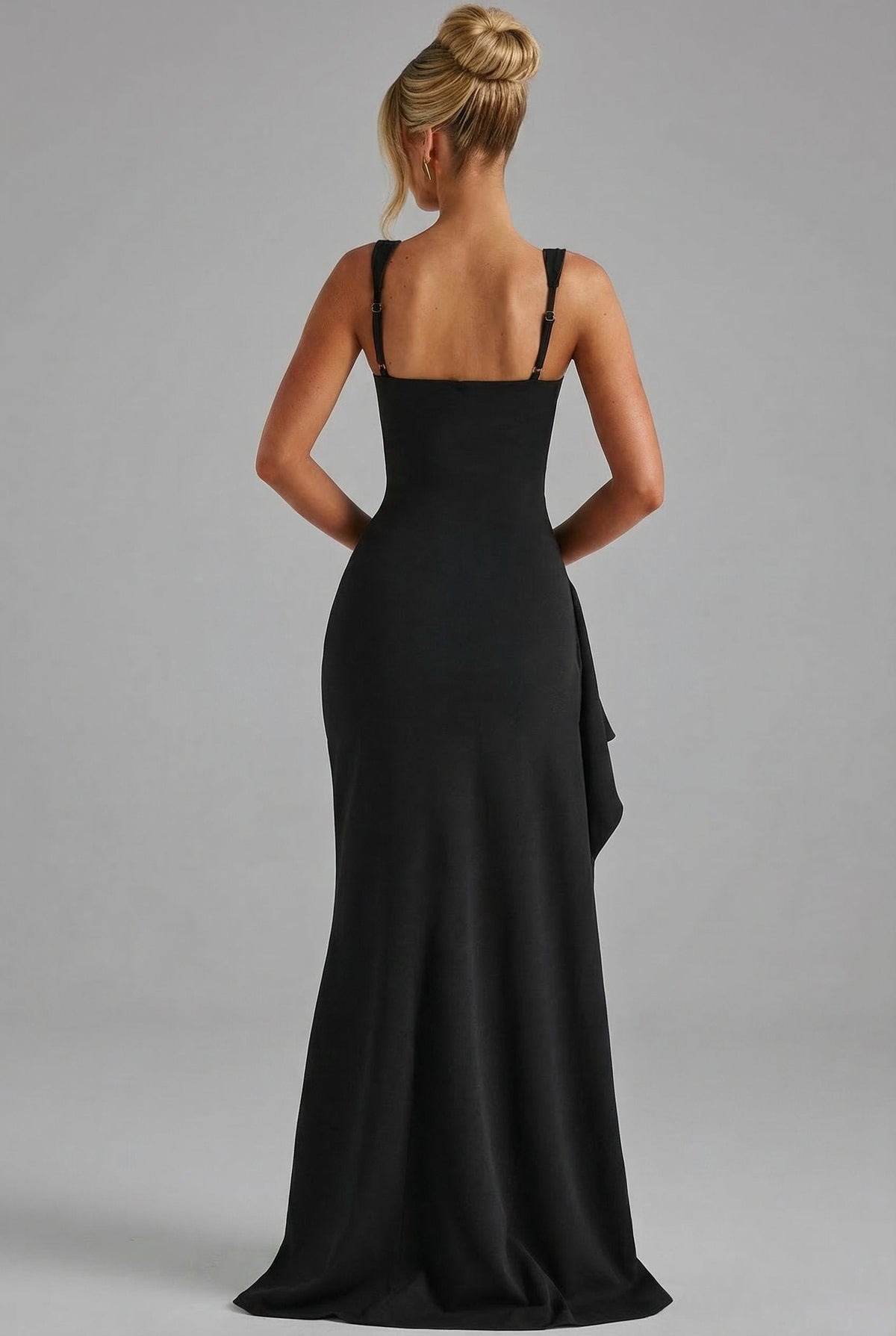 Ivonne | Aansluitende maxi-slipdress met open rug en zijsplit