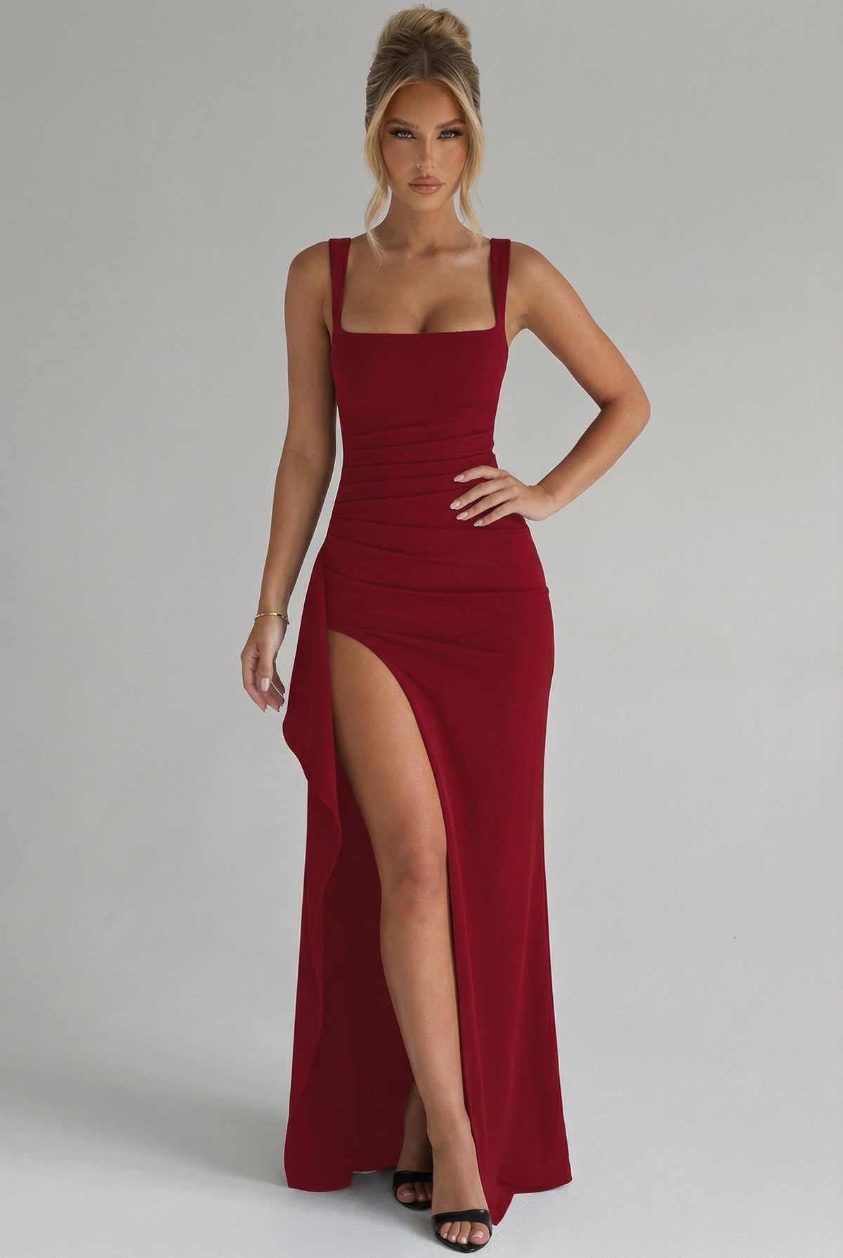 Ivonne | Aansluitende maxi-slipdress met open rug en zijsplit
