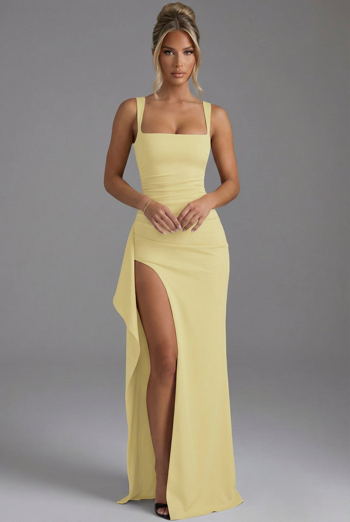 Ivonne | Aansluitende maxi-slipdress met open rug en zijsplit