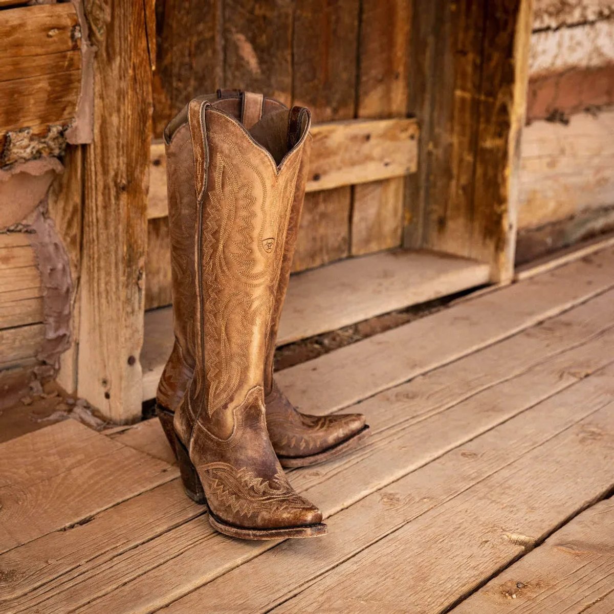 Kniehoge damescowboylaarzen met borduursel en Cubaanse hak