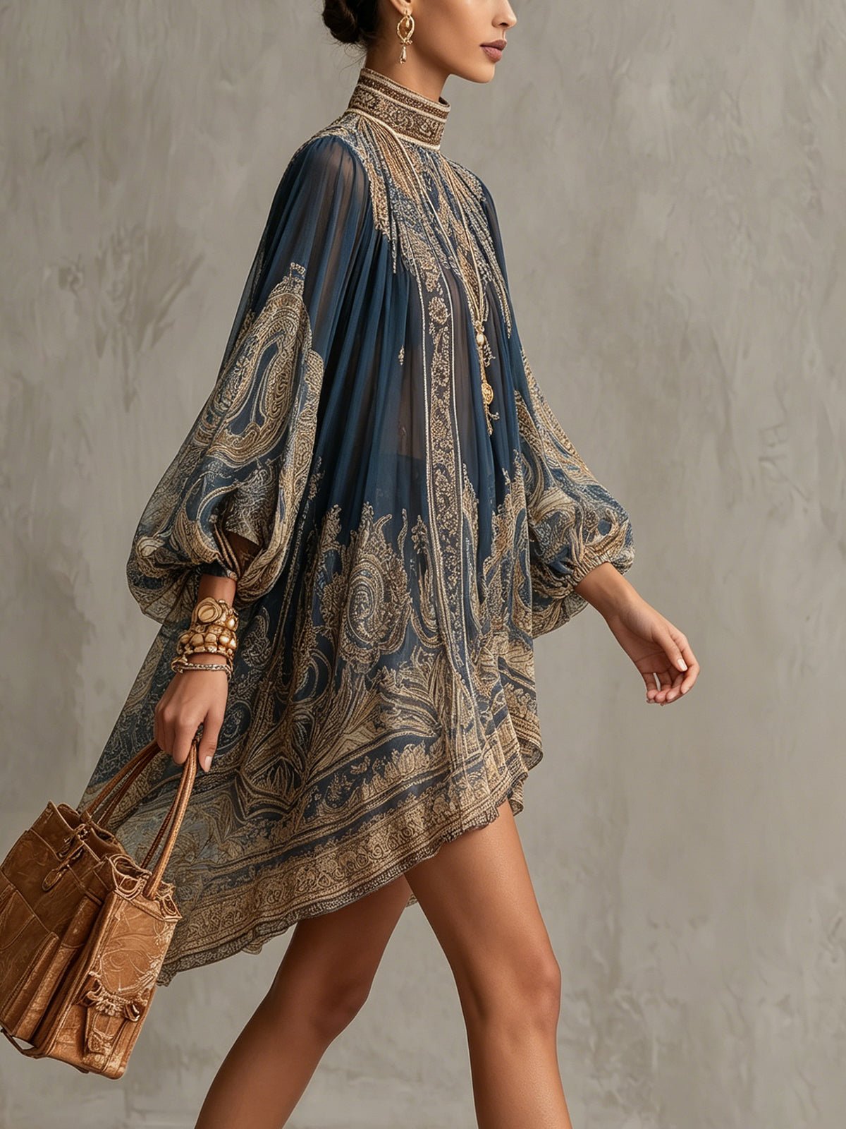 Hülya | Jurk van chiffon met barokprint en asymmetrische zoom