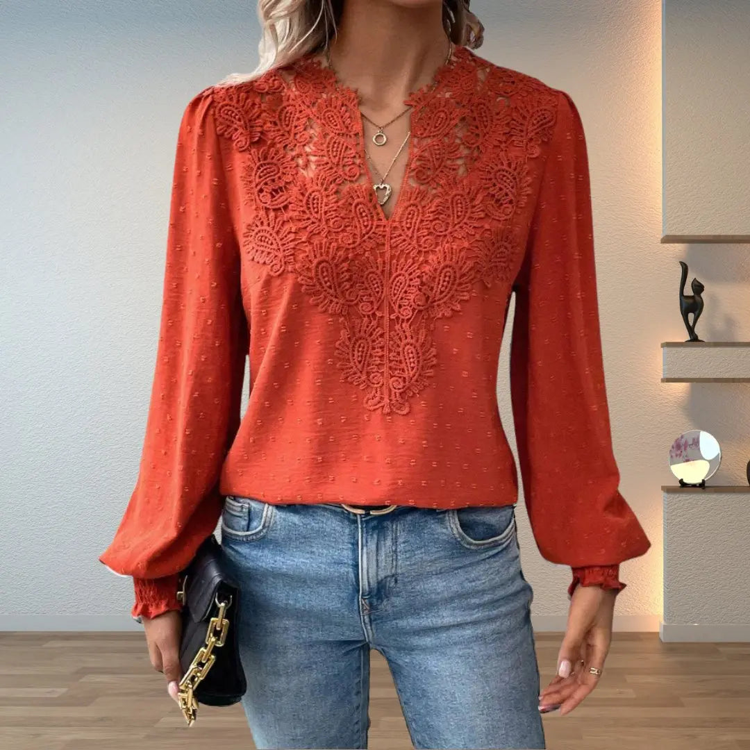 Fernanda | Damesblouse met kant, V-hals en gesmokte manchetten