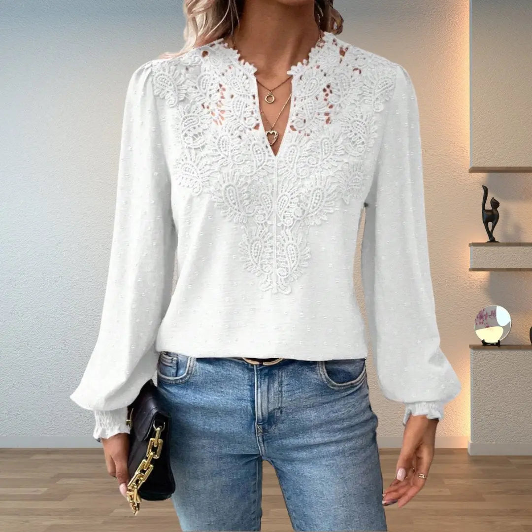 Fernanda | Damesblouse met kant, V-hals en gesmokte manchetten
