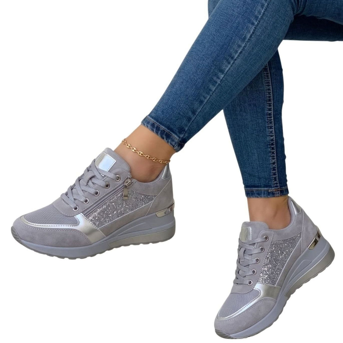Damessneakers met veters, zijrits en platformzool
