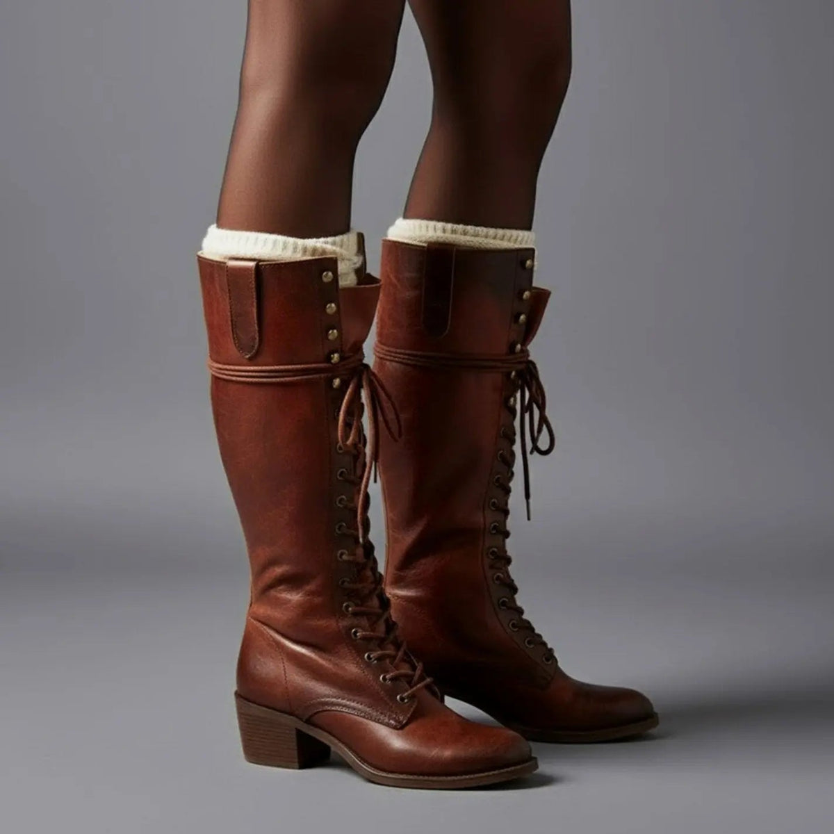 Hoge dameslaarzen van imitatieleer met studs en veters