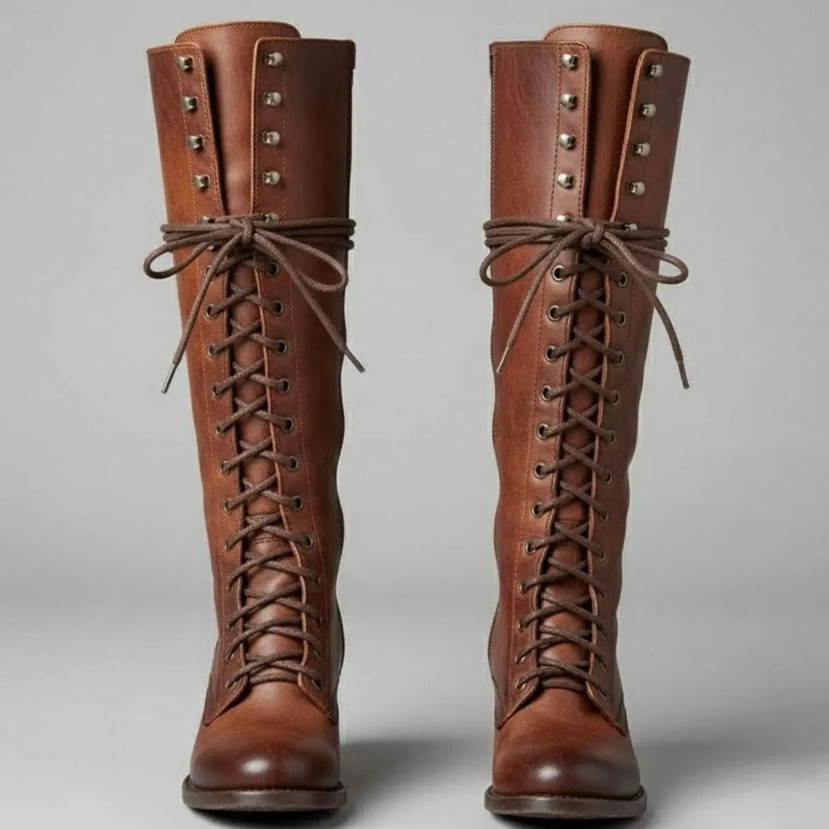 Hoge dameslaarzen van imitatieleer met studs en veters