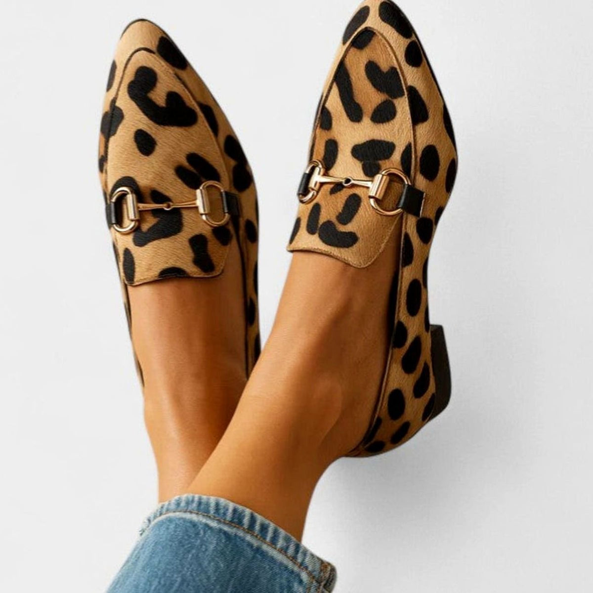 Damesloafers met luipaardprint, spitse neus en bitdetail