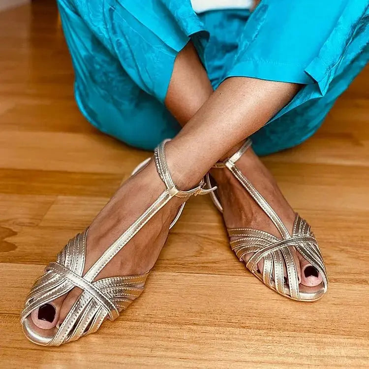 Damessandalen met T-band en metallic afwerking