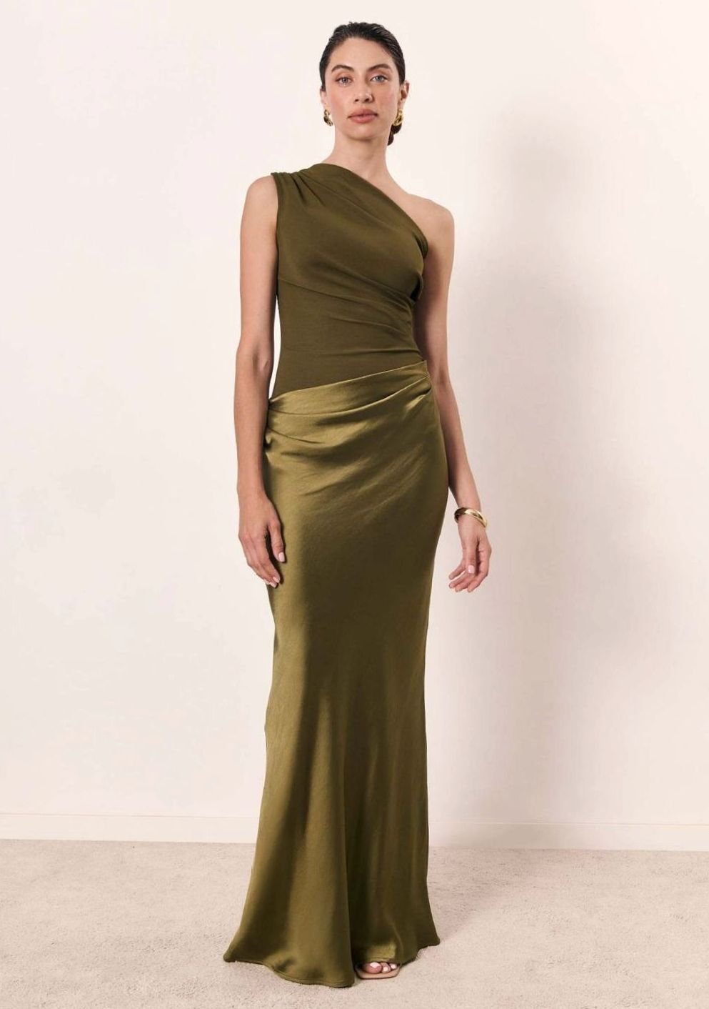 Loïs | One-shoulder maxi-jurk van satijn met gerimpeld lijfje