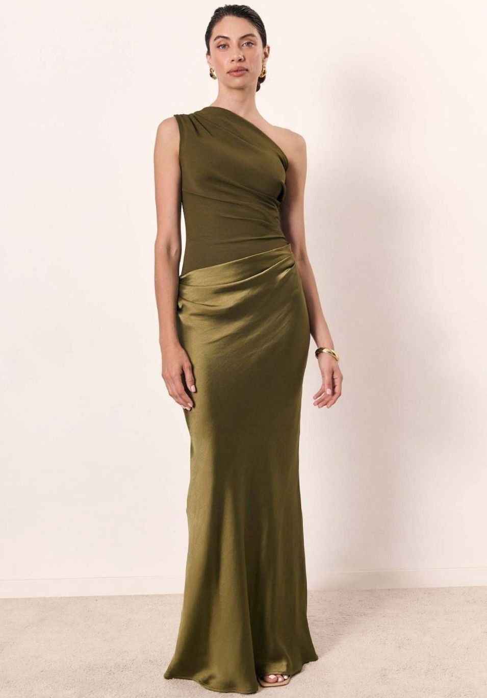 Loïs | One-shoulder maxi-jurk van satijn met gerimpeld lijfje