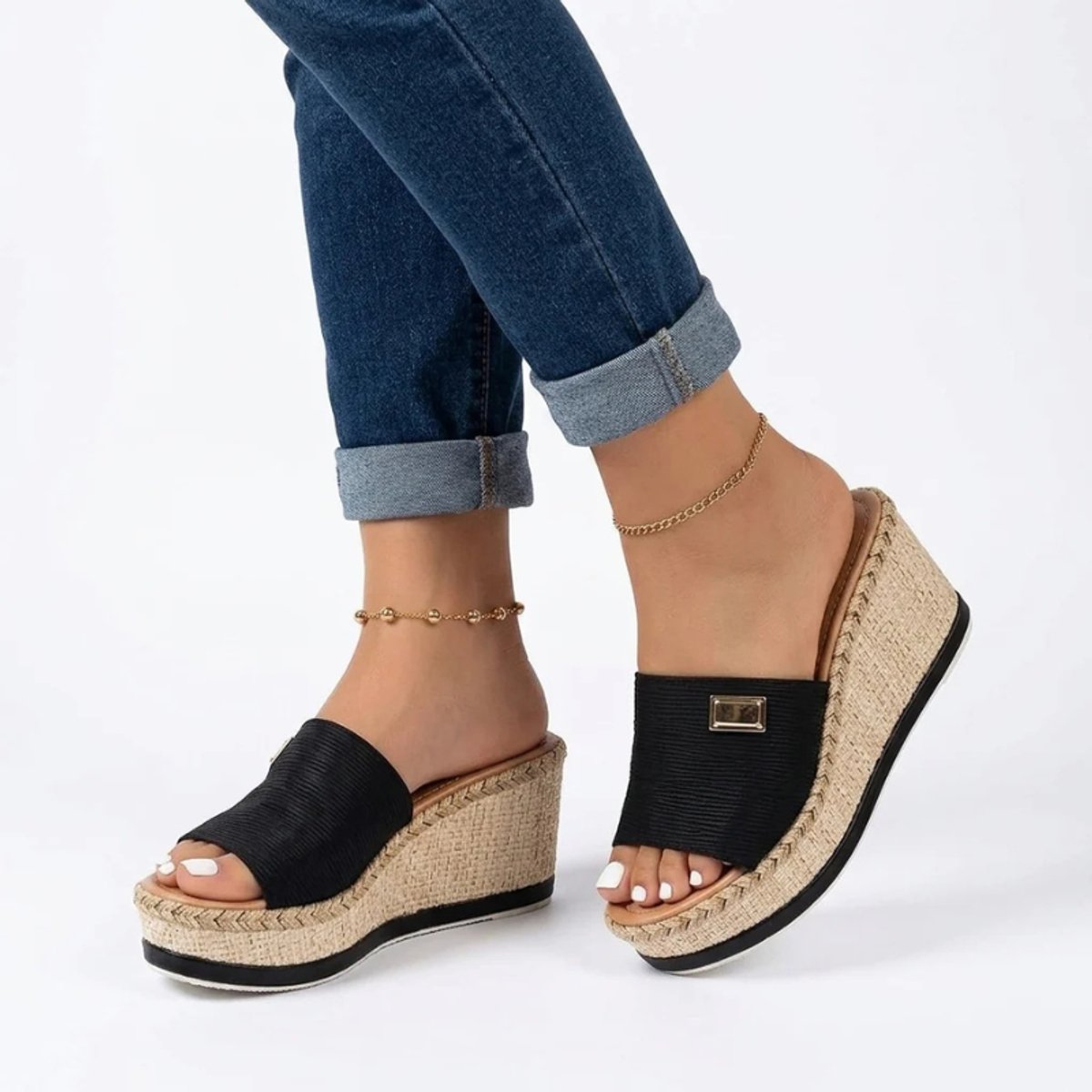 Damesslippers met espadrille-sleehak en goudkleurig detail