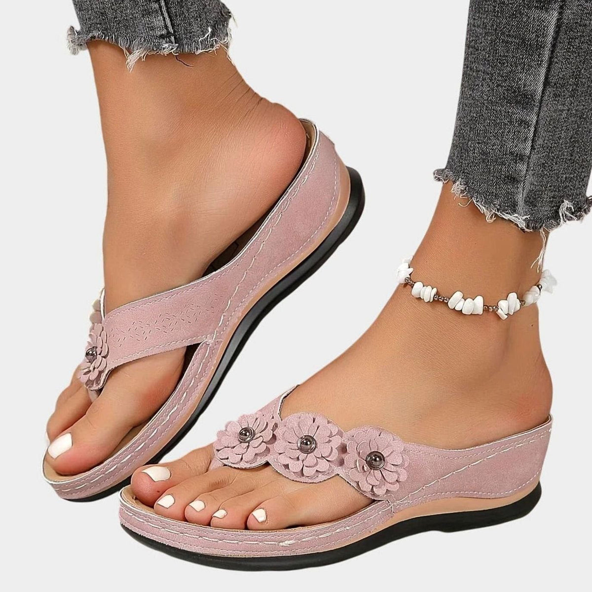Damesteenslippers met bloemendetail en lage sleezool